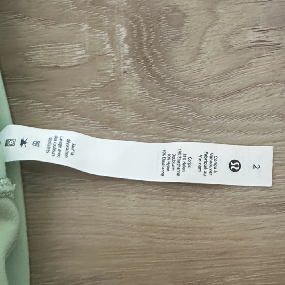 Lulu lemon size 2 - Picture 2 of 3